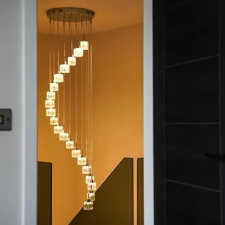 Modern&luxury House Near Centre דירה
