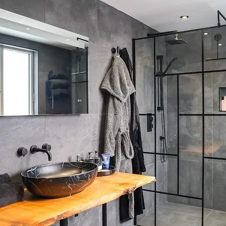Modern&luxury House Near Centre Apartamento *